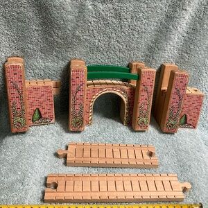 Vintage Thomas the Train Wooden Suspension Train Bridge Set. INCOMPLETE